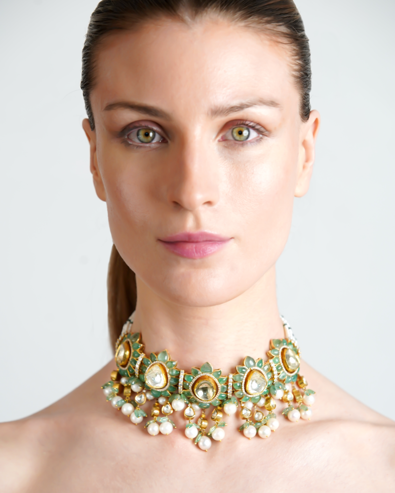 Emerald deals choker gold