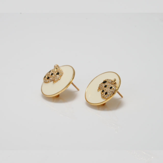 ON THE HUNT EARRINGS (White)